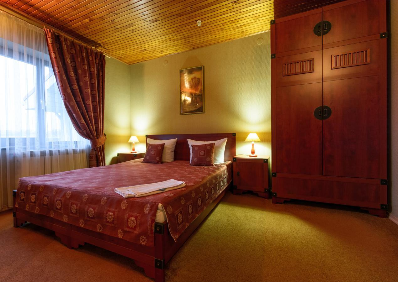 Hotel Letuchiy Gollandets Uschhorod Exterior foto
