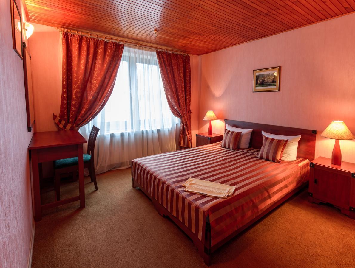 Hotel Letuchiy Gollandets Uschhorod Exterior foto